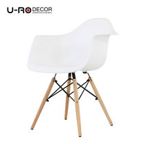 U-RO DECOR เก้าอี้รับประทานอาหารเท้าแขน รุ่น CHARLOTTE (ชาร์ลอตต์) - สีขาว /ขาไม้บีช
