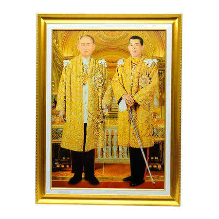 เยี่ยมศิลป์ กรอบรูปสำเร็จภาพโปสเตอร์ในหลวงราชกาลที่ 9 คู่ ในหลวงราชกาลที่ 10 YS-0001