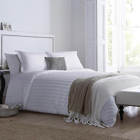 Synda ชุดเครื่องนอน 6ฟุต Hotel Collection (WHITE STRIPE 1 in.)