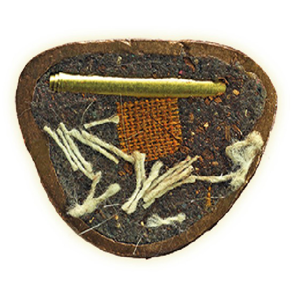 212080_03_amulet.jpg