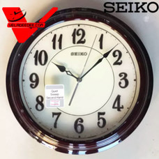 SEIKO นาฬิกาแขวนผนัง ตัวเรือนเป็นไม้ ALDER WOOD หน้าปัดสามมิติ สีน้ำตาลเข้ม  เลขอารบิค  ขนาด 33 ซม.ทรงกลม เครื่องเดินเงียบ รุ่น QXA667B